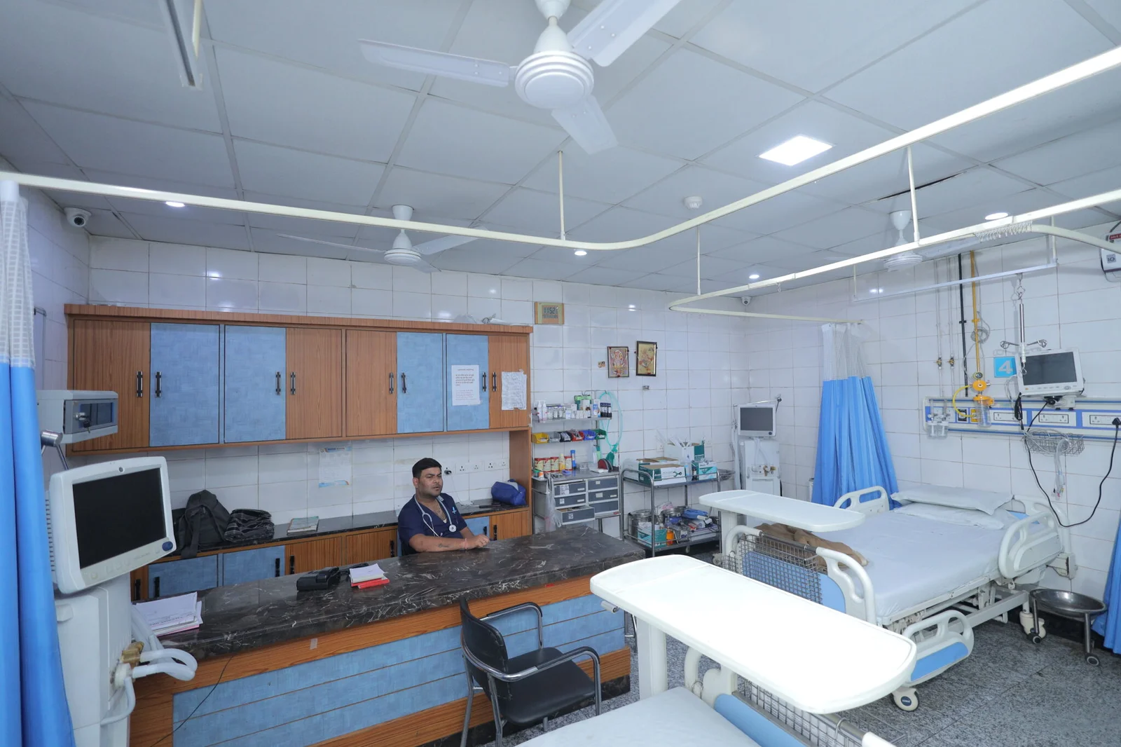 ICU - Nurse Station & Monitoring - Sapphire Hospital Agra